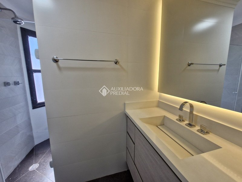 APARTAMENTO COM 4 DORMITÓRIOS SENDO 1 SUÍTE - CENTRO -SÃO BERNARDO DO CAMPO Rua Carlos del Prete São Bernardo do Campo - 