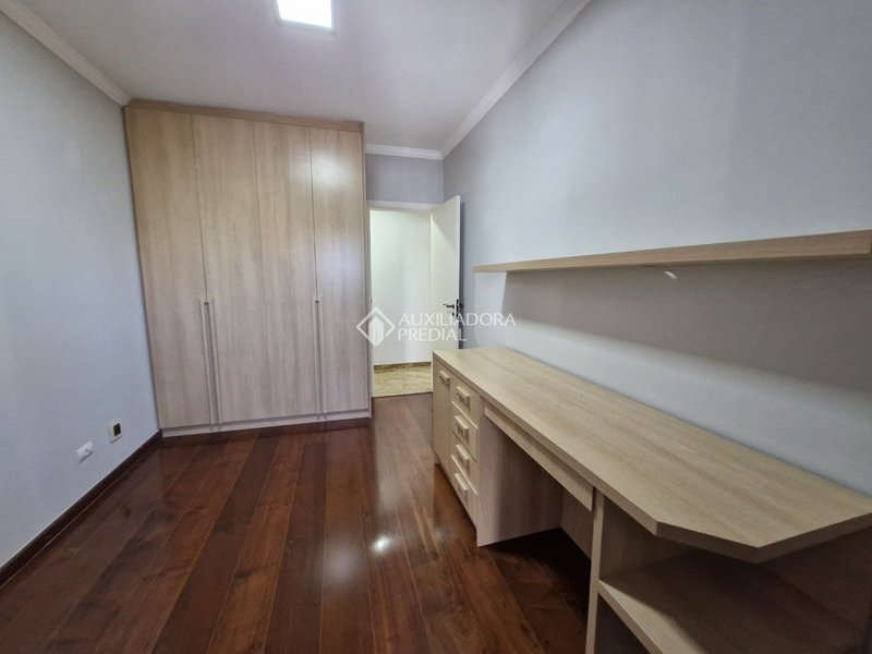 APARTAMENTO COM 4 DORMITÓRIOS SENDO 1 SUÍTE - CENTRO -SÃO BERNARDO DO CAMPO Rua Carlos del Prete São Bernardo do Campo - 
