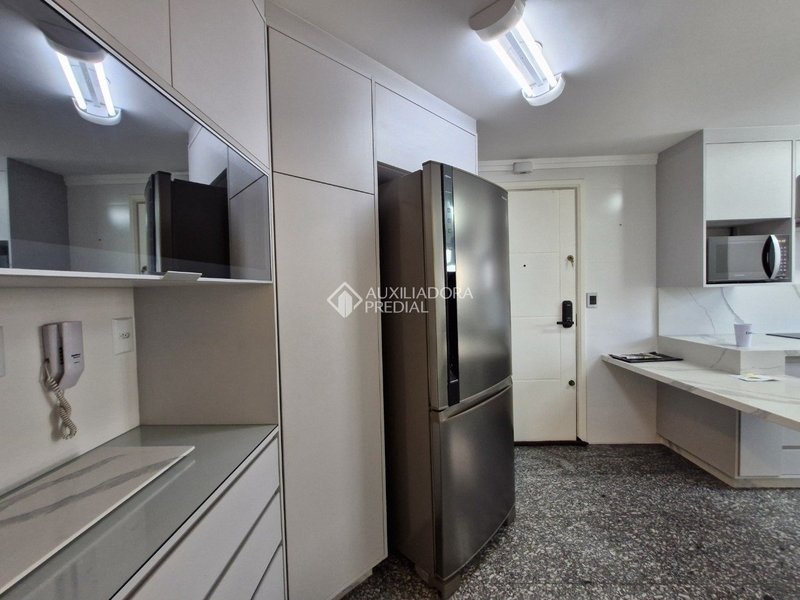 APARTAMENTO COM 4 DORMITÓRIOS SENDO 1 SUÍTE - CENTRO -SÃO BERNARDO DO CAMPO Rua Carlos del Prete São Bernardo do Campo - 