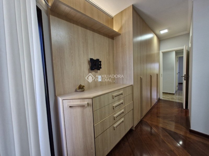 APARTAMENTO COM 4 DORMITÓRIOS SENDO 1 SUÍTE - CENTRO -SÃO BERNARDO DO CAMPO Rua Carlos del Prete São Bernardo do Campo - 