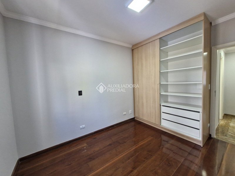 APARTAMENTO COM 4 DORMITÓRIOS SENDO 1 SUÍTE - CENTRO -SÃO BERNARDO DO CAMPO Rua Carlos del Prete São Bernardo do Campo - 