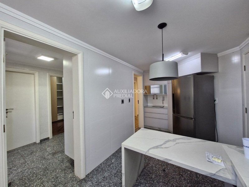 APARTAMENTO COM 4 DORMITÓRIOS SENDO 1 SUÍTE - CENTRO -SÃO BERNARDO DO CAMPO Rua Carlos del Prete São Bernardo do Campo - 