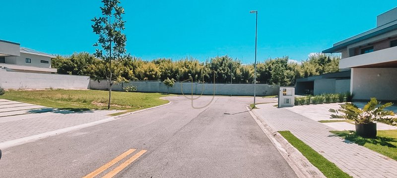 Terreno de 729 m² no Condomínio Mont Blanc Rua Doutor Gaspare Jesus de Martini São José dos Campos - 