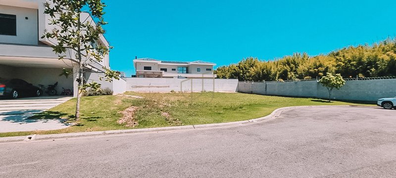 Terreno de 729 m² no Condomínio Mont Blanc Rua Doutor Gaspare Jesus de Martini São José dos Campos - 