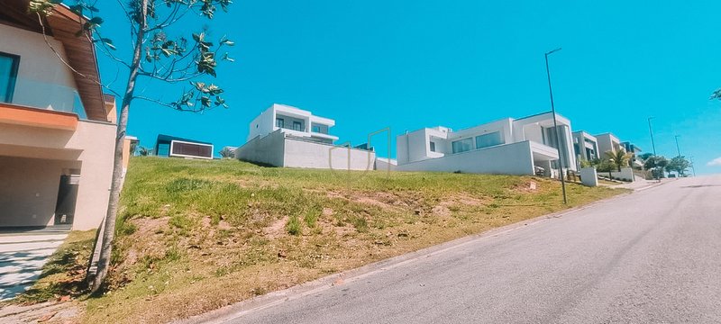 Terreno de 429 m² no Condomínio Mont Blanc Rua Doutor Gaspare Jesus de Martini São José dos Campos - 