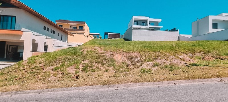 Terreno de 429 m² no Condomínio Mont Blanc Rua Doutor Gaspare Jesus de Martini São José dos Campos - 