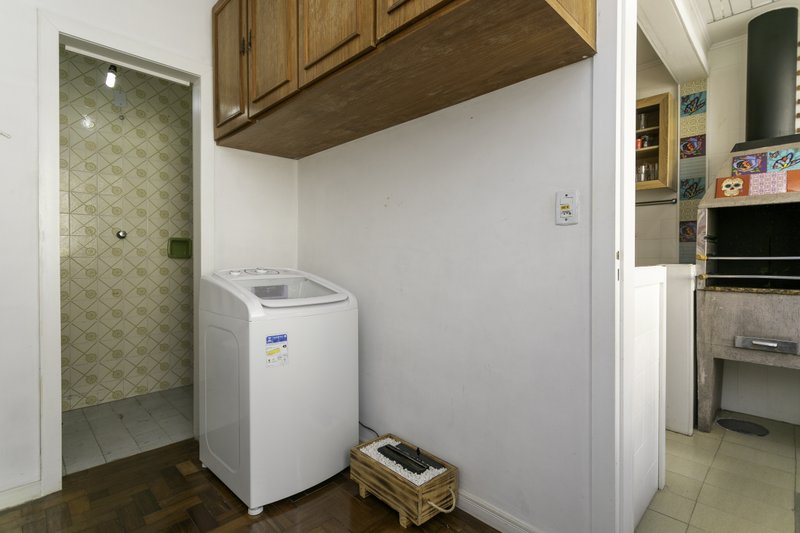 R$ 325.000 - &Oacute;TIMO APARTAMENTO - DE FRENTE - 68M2 - 2 DORM - CHURRASQUEIRA - 1 VAGA Rua Ari Marinho Porto Alegre - 