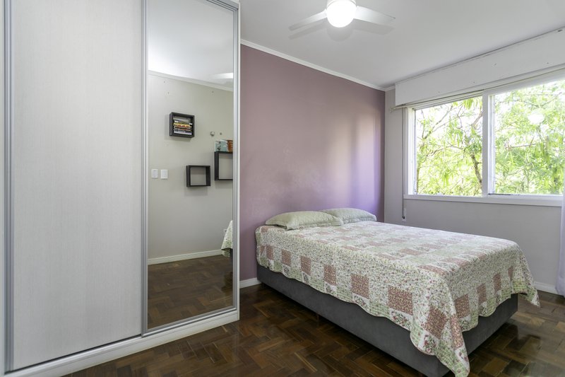 R$ 325.000 - &Oacute;TIMO APARTAMENTO - DE FRENTE - 68M2 - 2 DORM - CHURRASQUEIRA - 1 VAGA Rua Ari Marinho Porto Alegre - 