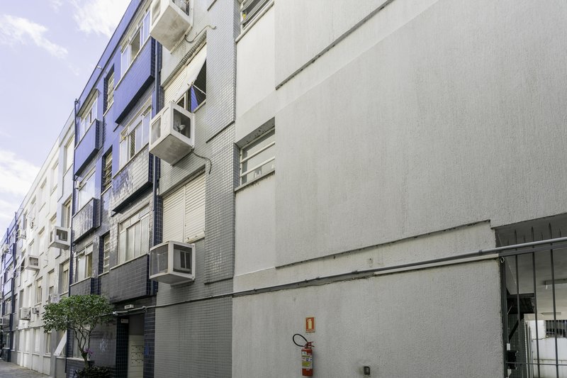 R$ 325.000 - &Oacute;TIMO APARTAMENTO - DE FRENTE - 68M2 - 2 DORM - CHURRASQUEIRA - 1 VAGA Rua Ari Marinho Porto Alegre - 