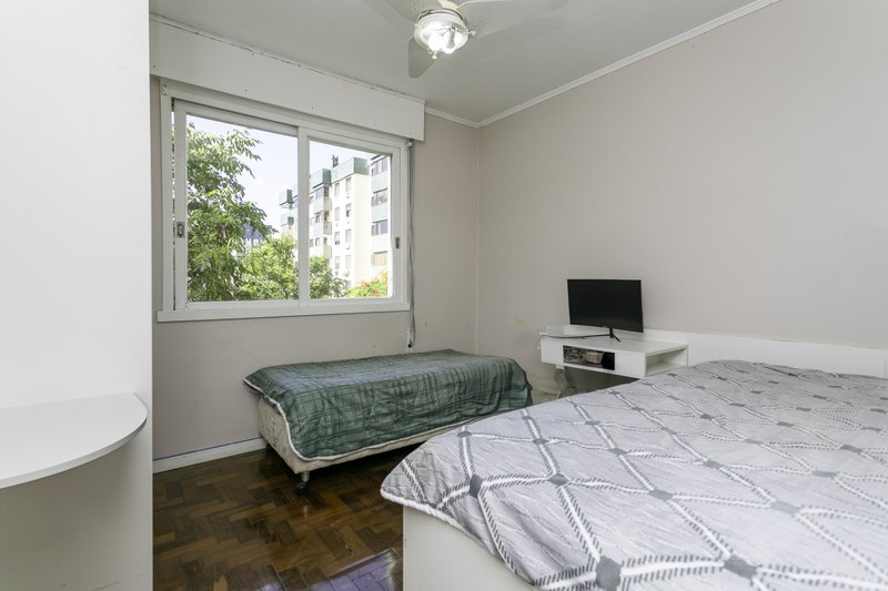 R$ 325.000 - &Oacute;TIMO APARTAMENTO - DE FRENTE - 68M2 - 2 DORM - CHURRASQUEIRA - 1 VAGA Rua Ari Marinho Porto Alegre - 