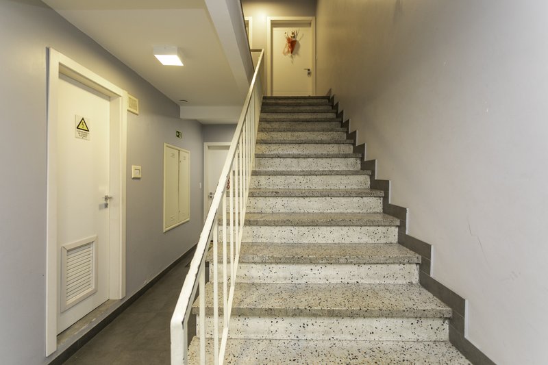 R$ 325.000 - &Oacute;TIMO APARTAMENTO - DE FRENTE - 68M2 - 2 DORM - CHURRASQUEIRA - 1 VAGA Rua Ari Marinho Porto Alegre - 