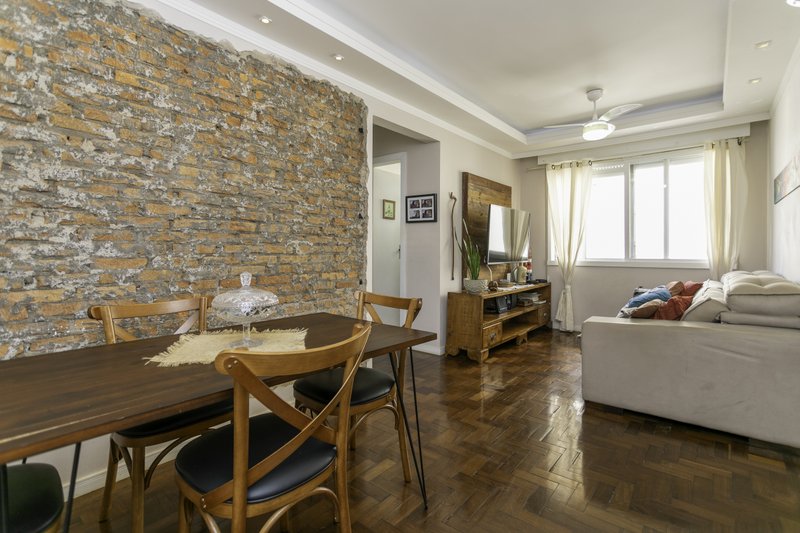 R$ 325.000 - &Oacute;TIMO APARTAMENTO - DE FRENTE - 68M2 - 2 DORM - CHURRASQUEIRA - 1 VAGA Rua Ari Marinho Porto Alegre - 