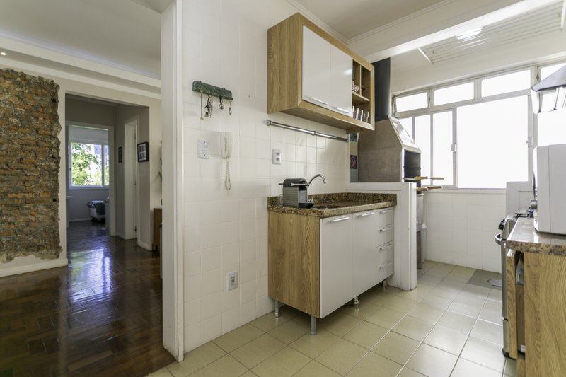 R$ 325.000 - &Oacute;TIMO APARTAMENTO - DE FRENTE - 68M2 - 2 DORM - CHURRASQUEIRA - 1 VAGA Rua Ari Marinho Porto Alegre - 