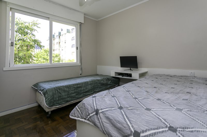 R$ 325.000 - &Oacute;TIMO APARTAMENTO - DE FRENTE - 68M2 - 2 DORM - CHURRASQUEIRA - 1 VAGA Rua Ari Marinho Porto Alegre - 