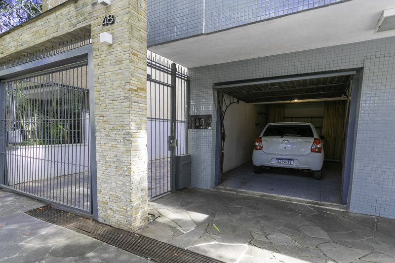 R$ 325.000 - &Oacute;TIMO APARTAMENTO - DE FRENTE - 68M2 - 2 DORM - CHURRASQUEIRA - 1 VAGA Rua Ari Marinho Porto Alegre - 