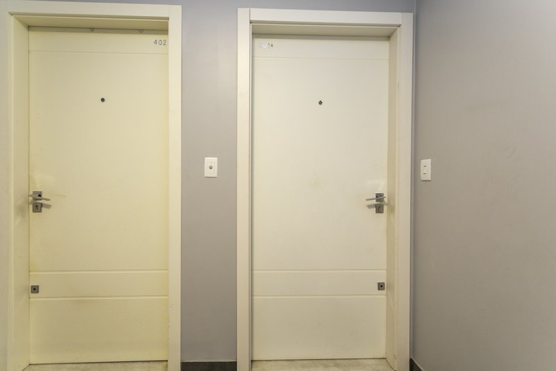 R$ 325.000 - &Oacute;TIMO APARTAMENTO - DE FRENTE - 68M2 - 2 DORM - CHURRASQUEIRA - 1 VAGA Rua Ari Marinho Porto Alegre - 