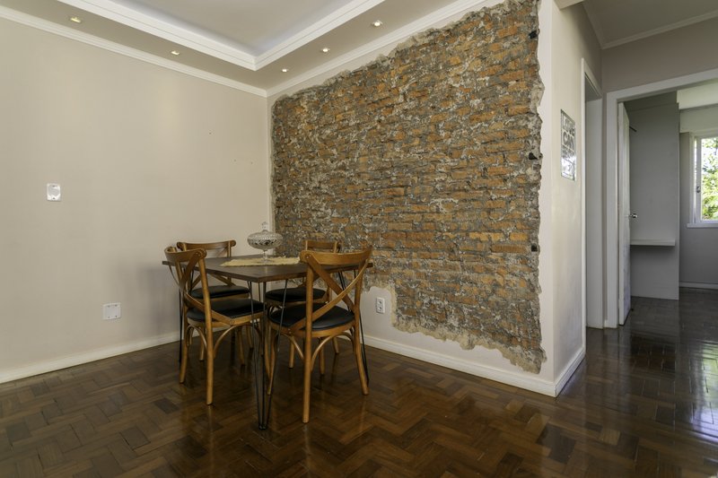 R$ 325.000 - &Oacute;TIMO APARTAMENTO - DE FRENTE - 68M2 - 2 DORM - CHURRASQUEIRA - 1 VAGA Rua Ari Marinho Porto Alegre - 