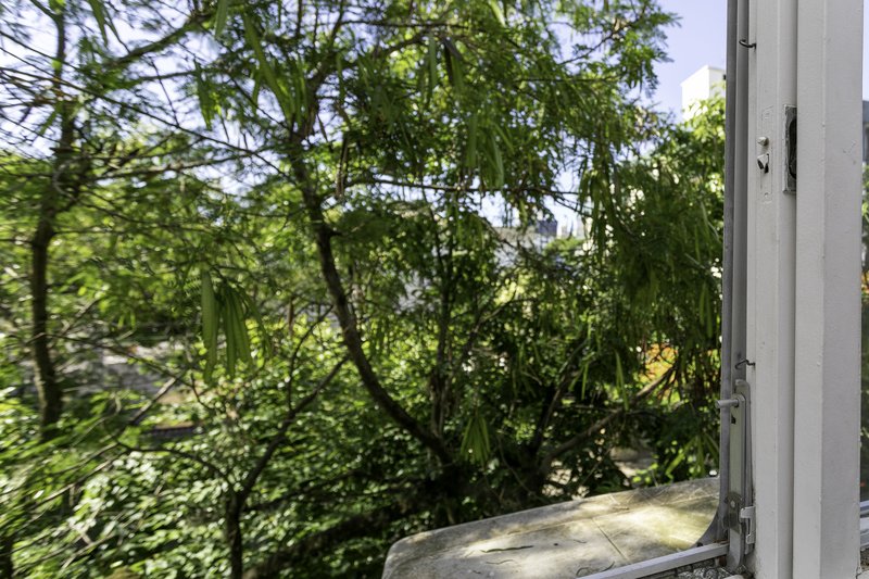 R$ 325.000 - &Oacute;TIMO APARTAMENTO - DE FRENTE - 68M2 - 2 DORM - CHURRASQUEIRA - 1 VAGA Rua Ari Marinho Porto Alegre - 