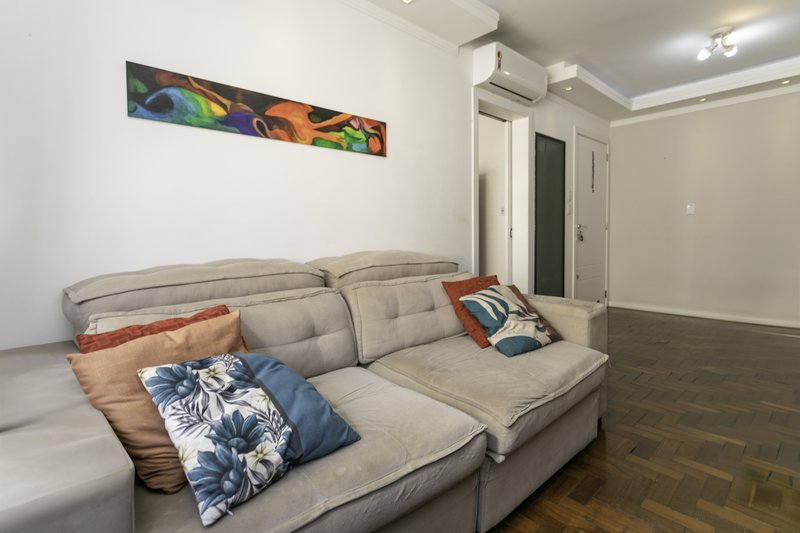 R$ 325.000 - &Oacute;TIMO APARTAMENTO - DE FRENTE - 68M2 - 2 DORM - CHURRASQUEIRA - 1 VAGA Rua Ari Marinho Porto Alegre - 