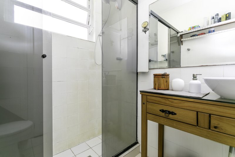 R$ 325.000 - &Oacute;TIMO APARTAMENTO - DE FRENTE - 68M2 - 2 DORM - CHURRASQUEIRA - 1 VAGA Rua Ari Marinho Porto Alegre - 