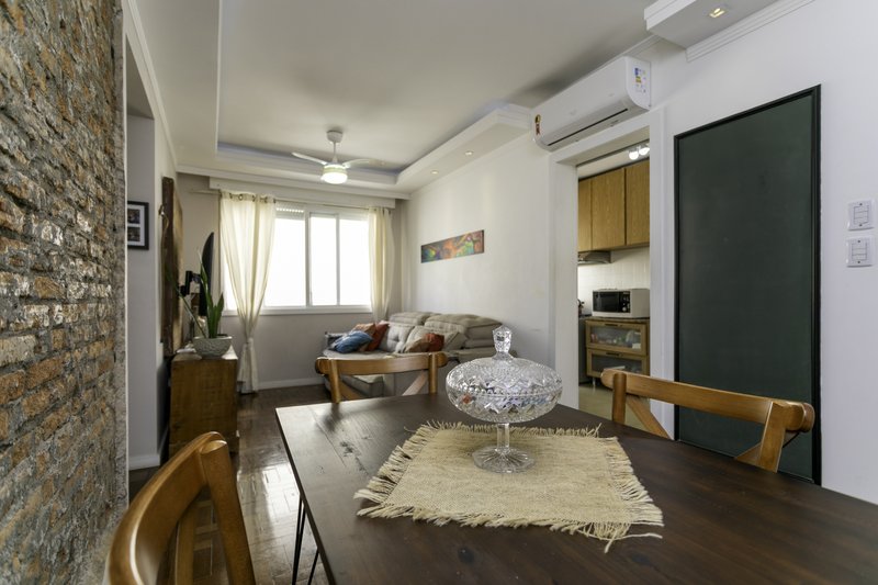 R$ 325.000 - &Oacute;TIMO APARTAMENTO - DE FRENTE - 68M2 - 2 DORM - CHURRASQUEIRA - 1 VAGA Rua Ari Marinho Porto Alegre - 