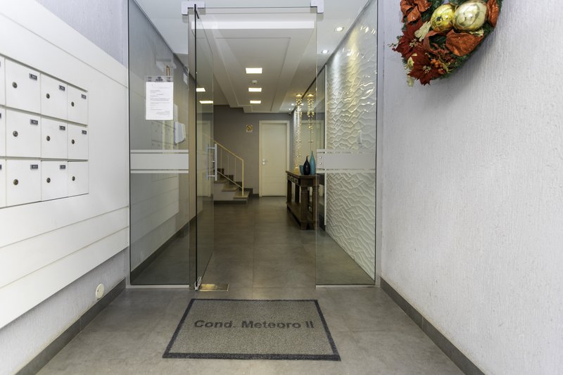 R$ 325.000 - &Oacute;TIMO APARTAMENTO - DE FRENTE - 68M2 - 2 DORM - CHURRASQUEIRA - 1 VAGA Rua Ari Marinho Porto Alegre - 