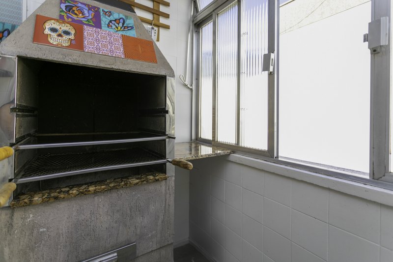 R$ 325.000 - &Oacute;TIMO APARTAMENTO - DE FRENTE - 68M2 - 2 DORM - CHURRASQUEIRA - 1 VAGA Rua Ari Marinho Porto Alegre - 