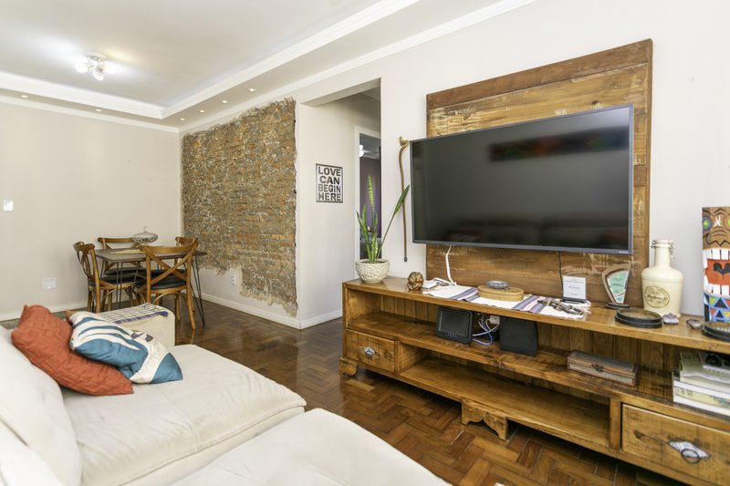 R$ 325.000 - &Oacute;TIMO APARTAMENTO - DE FRENTE - 68M2 - 2 DORM - CHURRASQUEIRA - 1 VAGA Rua Ari Marinho Porto Alegre - 