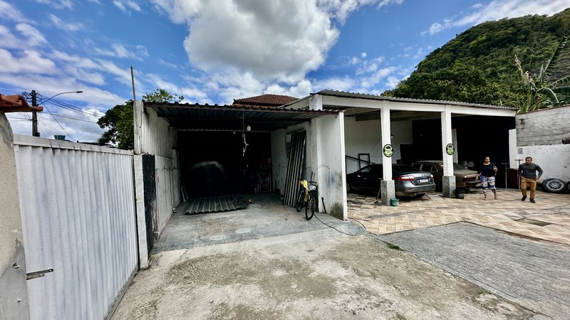 🏡 Espa&ccedil;o Vers&aacute;til com Piscina e Galp&atilde;o &mdash; Localiza&ccedil;&atilde;o Privilegiada no Centro de GUAPIMIRIM Rua Jaime Portela Guapimirim - 