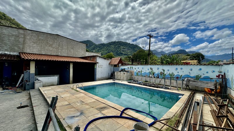 🏡 Espa&ccedil;o Vers&aacute;til com Piscina e Galp&atilde;o &mdash; Localiza&ccedil;&atilde;o Privilegiada no Centro de GUAPIMIRIM Rua Jaime Portela Guapimirim - 