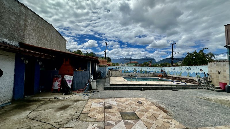 🏡 Espa&ccedil;o Vers&aacute;til com Piscina e Galp&atilde;o &mdash; Localiza&ccedil;&atilde;o Privilegiada no Centro de GUAPIMIRIM Rua Jaime Portela Guapimirim - 