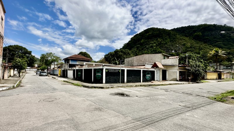 🏡 Espa&ccedil;o Vers&aacute;til com Piscina e Galp&atilde;o &mdash; Localiza&ccedil;&atilde;o Privilegiada no Centro de GUAPIMIRIM Rua Jaime Portela Guapimirim - 