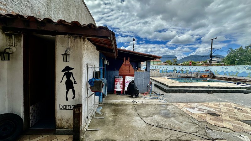 🏡 Espa&ccedil;o Vers&aacute;til com Piscina e Galp&atilde;o &mdash; Localiza&ccedil;&atilde;o Privilegiada no Centro de GUAPIMIRIM Rua Jaime Portela Guapimirim - 