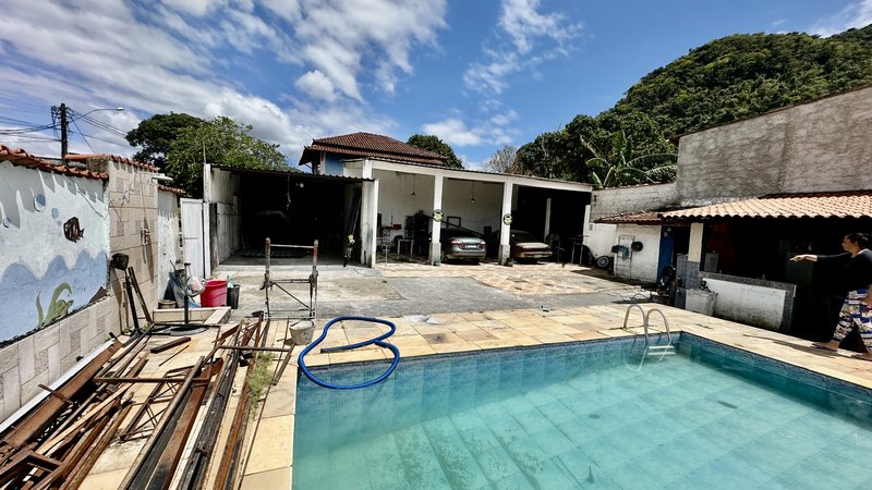 🏡 Espa&ccedil;o Vers&aacute;til com Piscina e Galp&atilde;o &mdash; Localiza&ccedil;&atilde;o Privilegiada no Centro de GUAPIMIRIM Rua Jaime Portela Guapimirim - 