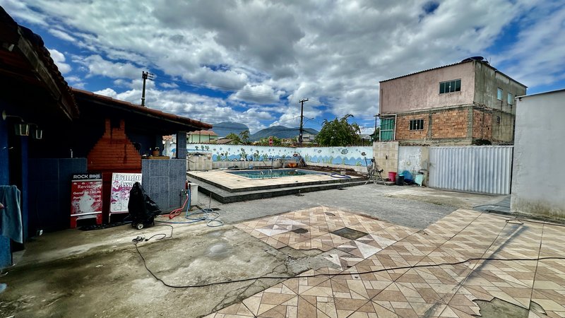 🏡 Espa&ccedil;o Vers&aacute;til com Piscina e Galp&atilde;o &mdash; Localiza&ccedil;&atilde;o Privilegiada no Centro de GUAPIMIRIM Rua Jaime Portela Guapimirim - 