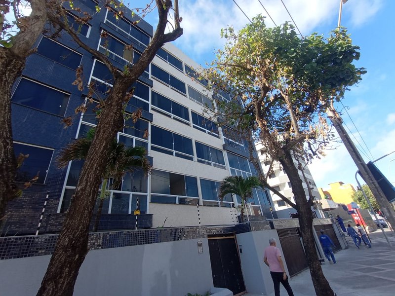 APARTAMENTO 2 QUARTOS SUÍTE CLOSET VARANDA GARAGEM À VENDA NA PITUBA! Avenida Manoel Dias da Silva Salvador - 