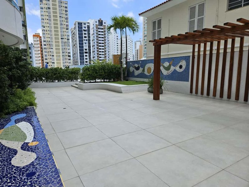 APARTAMENTO 2 SUÍTES VARANDA LAVABO PISCINA 5 GARAGENS SOLTAS À VENDA NA VITÓRIA! Avenida Sete de Setembro Salvador - 