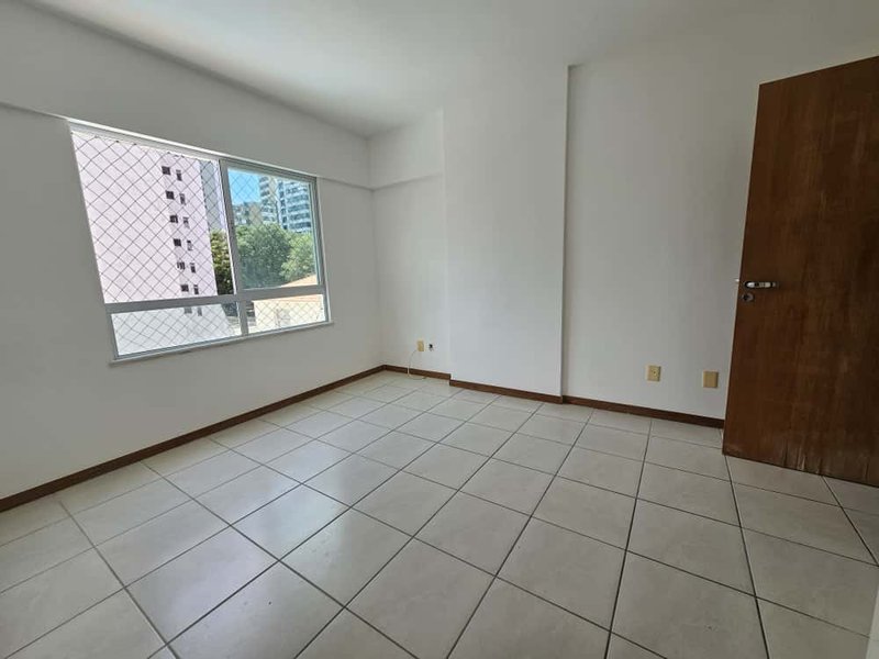 APARTAMENTO 2 SUÍTES VARANDA LAVABO PISCINA 5 GARAGENS SOLTAS À VENDA NA VITÓRIA! Avenida Sete de Setembro Salvador - 