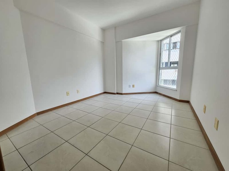 APARTAMENTO 2 SUÍTES VARANDA LAVABO PISCINA 5 GARAGENS SOLTAS À VENDA NA VITÓRIA! Avenida Sete de Setembro Salvador - 