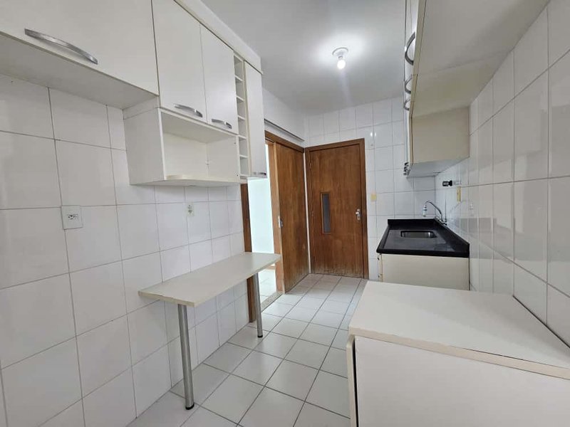 APARTAMENTO 2 SUÍTES VARANDA LAVABO PISCINA 5 GARAGENS SOLTAS À VENDA NA VITÓRIA! Avenida Sete de Setembro Salvador - 