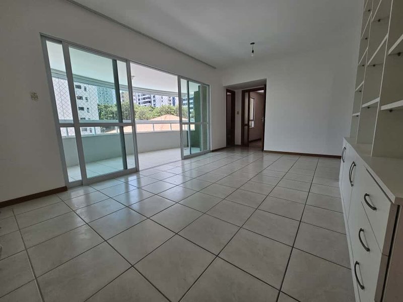 APARTAMENTO 2 SUÍTES VARANDA LAVABO PISCINA 5 GARAGENS SOLTAS À VENDA NA VITÓRIA! Avenida Sete de Setembro Salvador - 