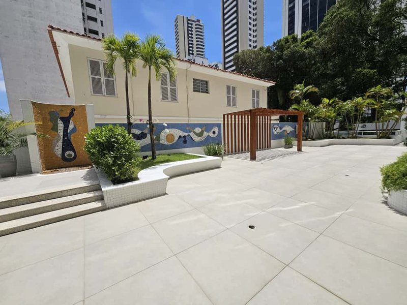 APARTAMENTO 2 SUÍTES VARANDA LAVABO PISCINA 5 GARAGENS SOLTAS À VENDA NA VITÓRIA! Avenida Sete de Setembro Salvador - 