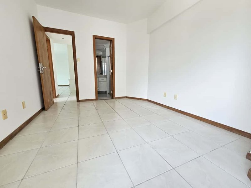 APARTAMENTO 2 SUÍTES VARANDA LAVABO PISCINA 5 GARAGENS SOLTAS À VENDA NA VITÓRIA! Avenida Sete de Setembro Salvador - 