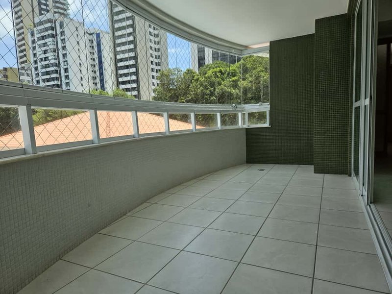 APARTAMENTO 2 SUÍTES VARANDA LAVABO PISCINA 5 GARAGENS SOLTAS À VENDA NA VITÓRIA! Avenida Sete de Setembro Salvador - 
