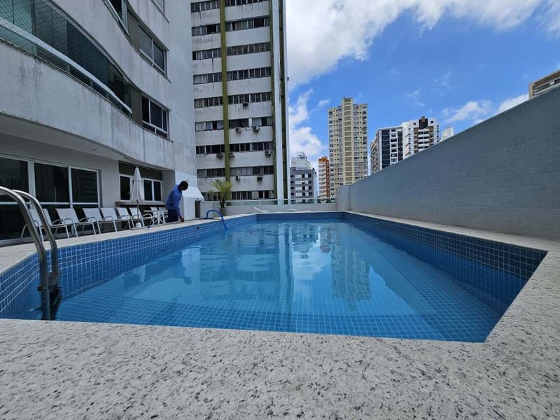APARTAMENTO 2 SUÍTES VARANDA LAVABO PISCINA 5 GARAGENS SOLTAS À VENDA NA VITÓRIA! Avenida Sete de Setembro Salvador - 