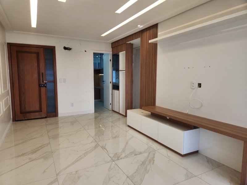 APARTAMENTO NASCENTE 2 SUÍTES CLOSET PISCINA GARAGEM À VENDA NO CANELA! Avenida Araújo Pinho Salvador - 