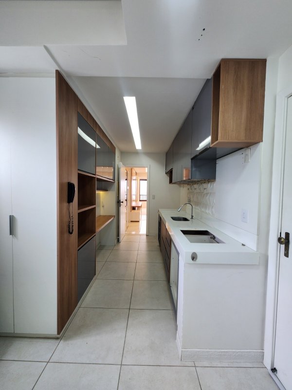 APARTAMENTO NASCENTE 2 SUÍTES CLOSET PISCINA GARAGEM À VENDA NO CANELA! Avenida Araújo Pinho Salvador - 