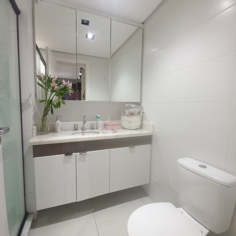 R$ 610.000 - LINDO APARTAMENTO - 59M2 - 2 DORM - SU&Iacute;TE - CHURRASQUEIRA - VISTA - 1 VAGA Rua Luzitana Porto Alegre - 