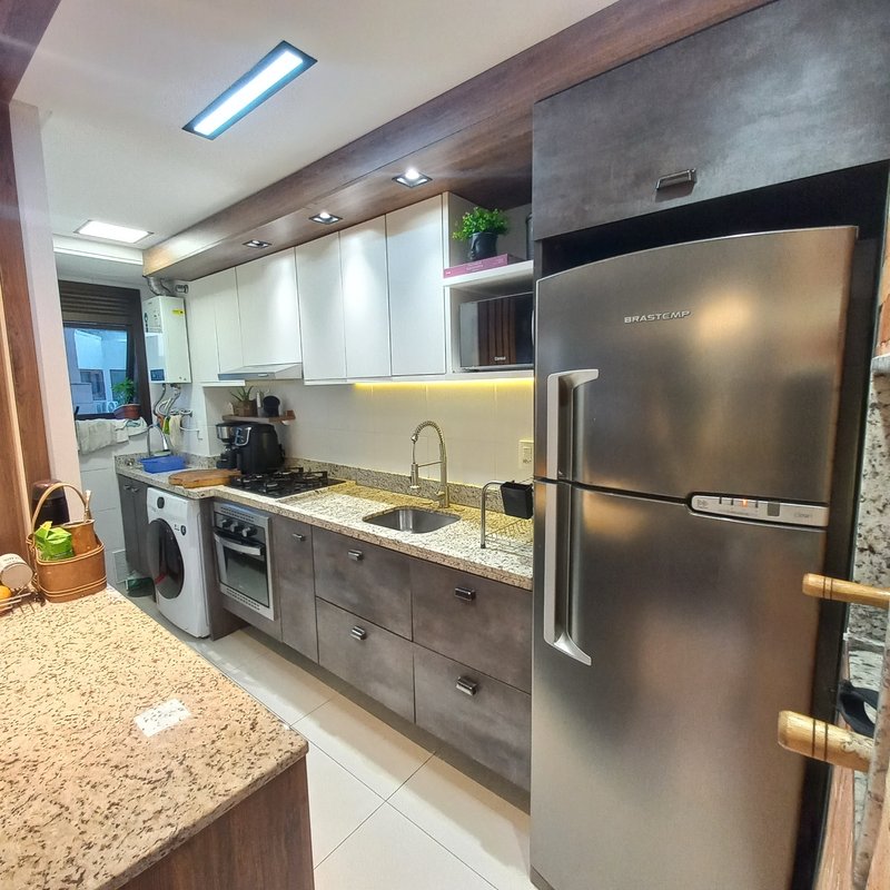 R$ 610.000 - LINDO APARTAMENTO - 59M2 - 2 DORM - SU&Iacute;TE - CHURRASQUEIRA - VISTA - 1 VAGA Rua Luzitana Porto Alegre - 