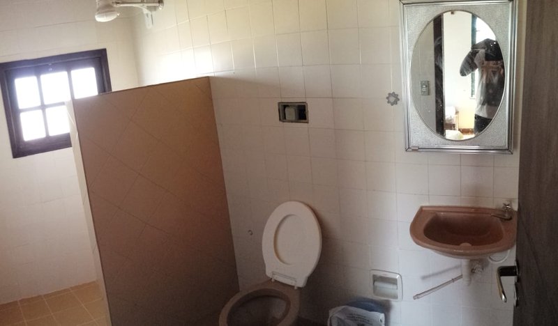 Casa/ 6quartos / Poucos metros da Praia - Lagoa Privativa Avenida Beira Mar Camaçari - 